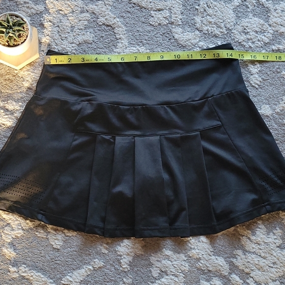 ZYIA Shorts | Zyia Active Black Chill Clubhouse Skirt Skort M | Poshmark
